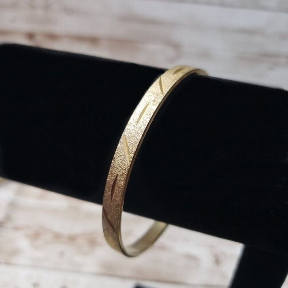 Vintage Bracelet / Bangle Patterned Gold Tone Bangle Stardust Finish